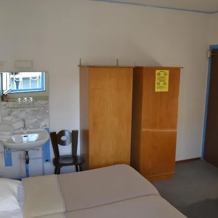 Lahaye Hotel *