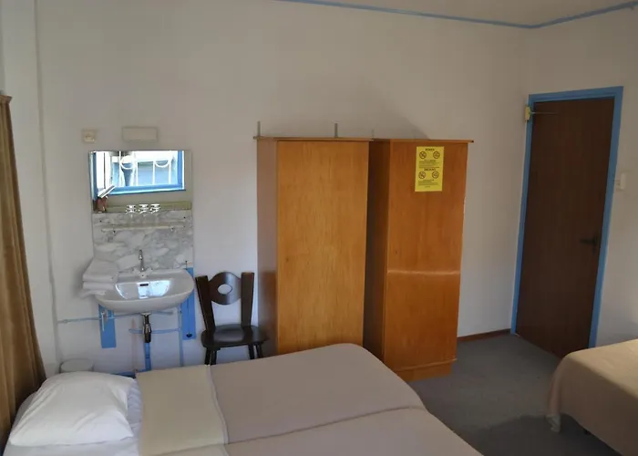 Lahaye Готель *